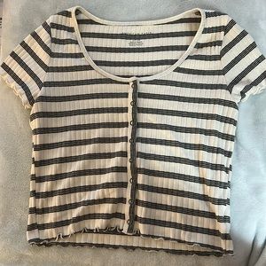 American Eagle, Size S. Cropped shirt with snap buttons.